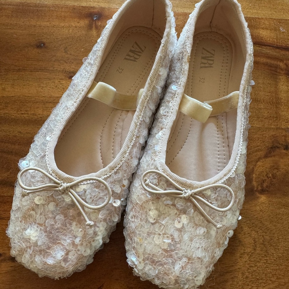 Zara Beige Sequin Loafers Size 1 excellent condition!!
